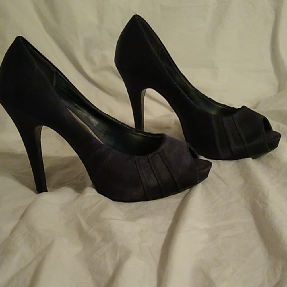 Navy blue heels